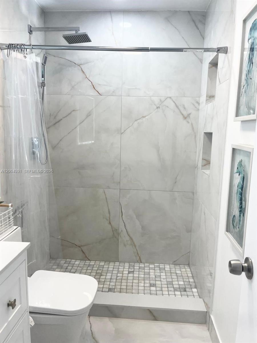 OAKRIDGE S CONDO - Residential