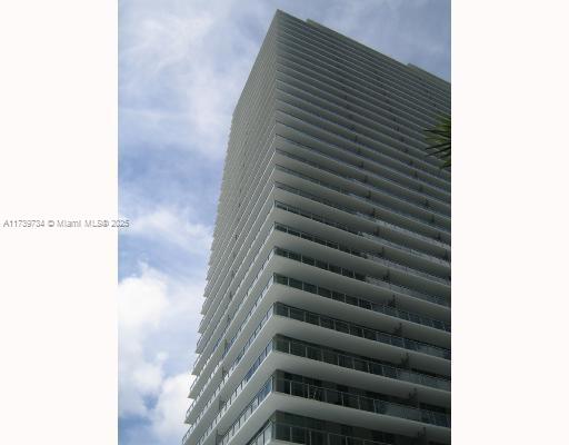 2 bed 2 bath + DEN split floor plan condo with white tile flooring. Excellent location in the heart of brickell, next to mary brickell village, restaurants, shops, starbucks, lounges, and bars. Floor to ceiling windows, access to the balcony from every room overlooking pool deck. Modern kitchen with granite countertops, and stainless steel appliances. Amenities: 2 pools, 2 clubrooms with wifi, hd tv's and surround sound, 2 pool tables,jacuzzi, state of the art gym,steam room, valet, concierge, bbq aera.
