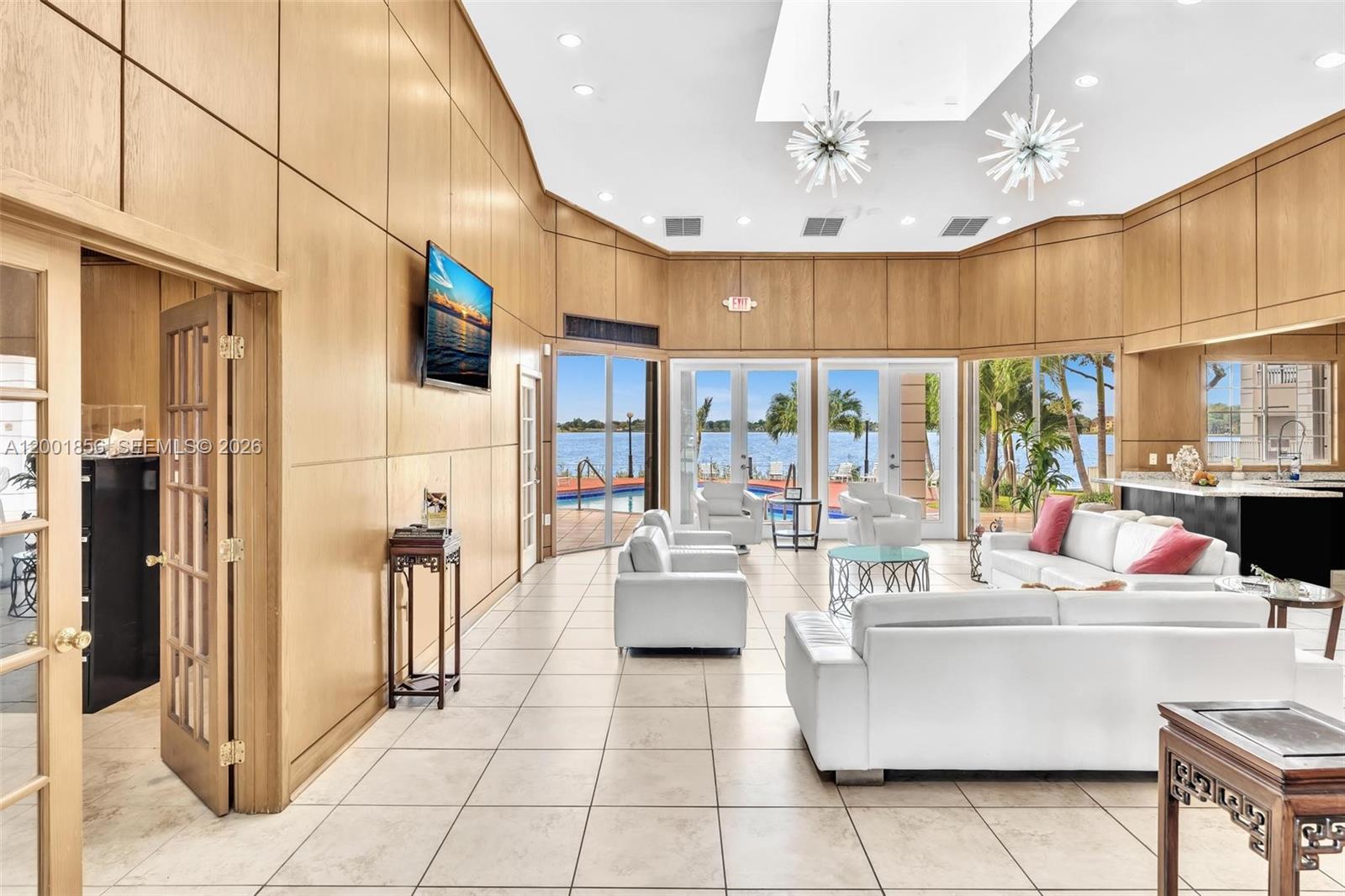 LAKEVIEW CLUB CONDO - Residential Lease