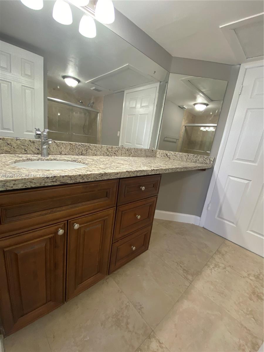 LAKEVIEW CLUB CONDO - Residential Lease