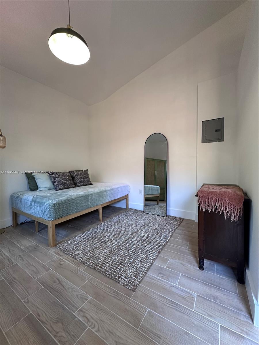 EDISON HEIGHTS SEC D - Residential Lease