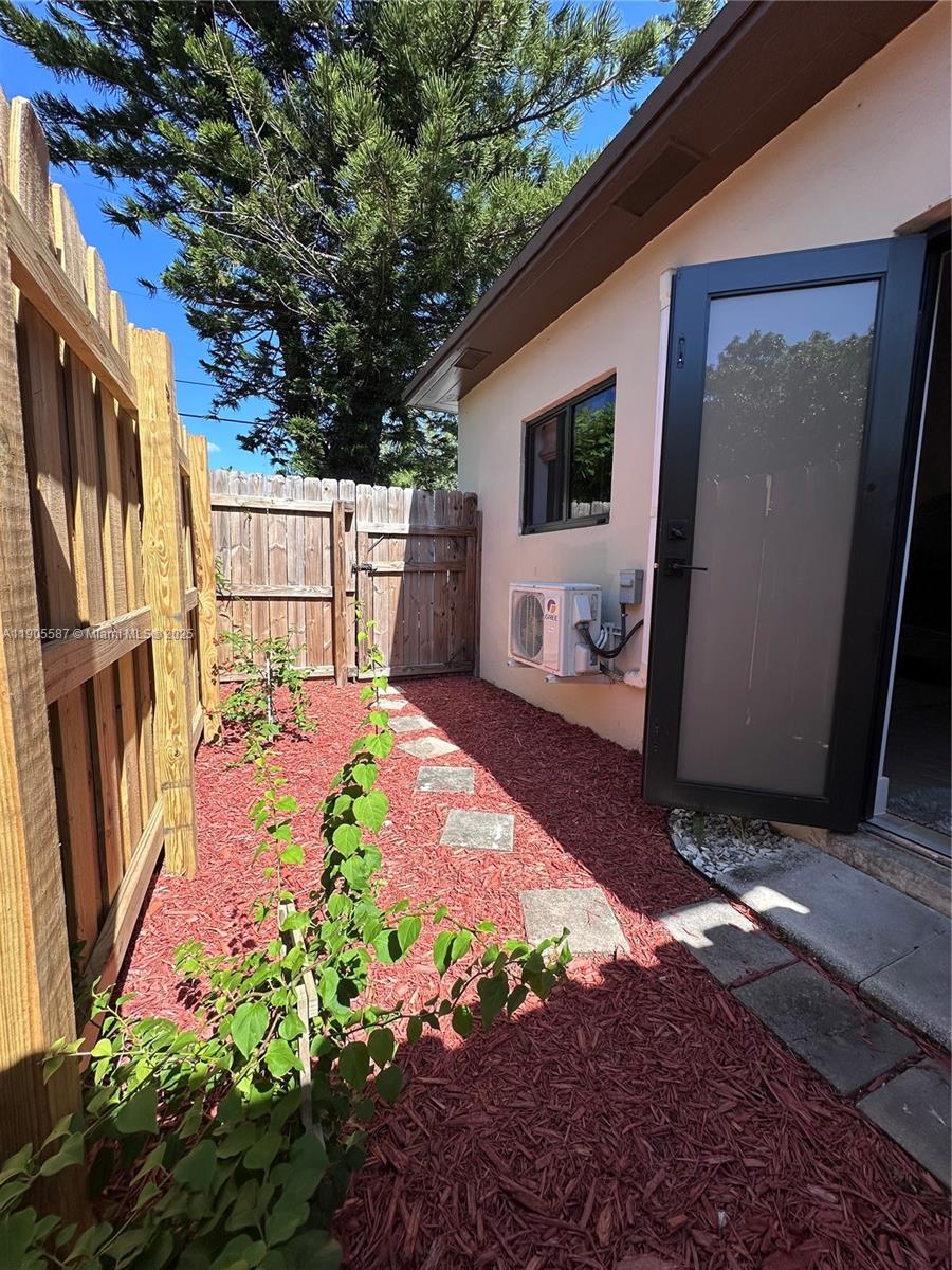 EDISON HEIGHTS SEC D - Residential Lease