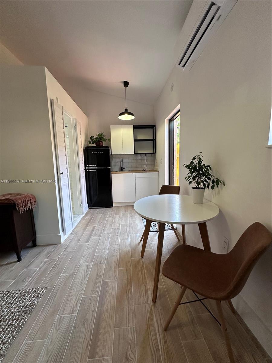 EDISON HEIGHTS SEC D - Residential Lease