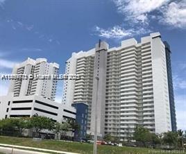 SOLE MIA AREA!!! SPECTACULAR BIG 2/2.5, WITH OCEAN VIEW EUROPEAN STYLE KITCHEN CABINETS, GRANITE COUNTER TOPS & STAINLESS STEEL APPLIANCES, 24 HR GUARD GATED SECURITY. TENNIS COURT, LARGE POOL. RENT INCLUDE CABLE, INTERNET, WATER & FREE LOCAL CALLS. CLOSE TO AVENTURA MALL, BEACHES, DINING, COSTCO, PUBLIX, FIU & SCHOOLS, ENJOY THE LIFE!!! 24/48 NOTICE TO SHOW,