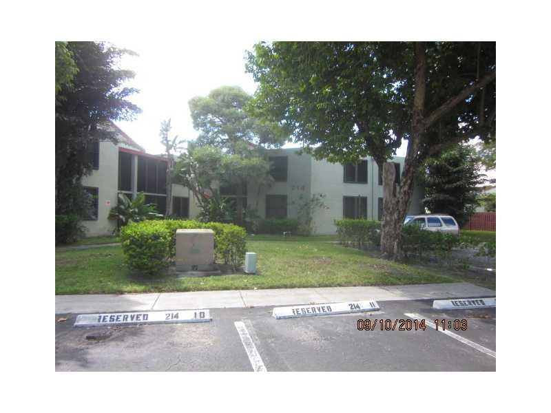 SPACIOUS 2/2 CONDO LOCATED IN A GUARD GATED COMMUNITY *** GREAT PROPERTY FOR INVESTORS, RENTING ALLOWED . SECOND FLOOR UNIT HAS VAULTED CEILINGS PLEASE SUBMIT OFFERS THROUGH THE EBROKERHOUSE LINK Seller-Preferred Lender - All Prospective Buyers are en couraged to be pre-qualified through Ditech prior to an offer being accepted.