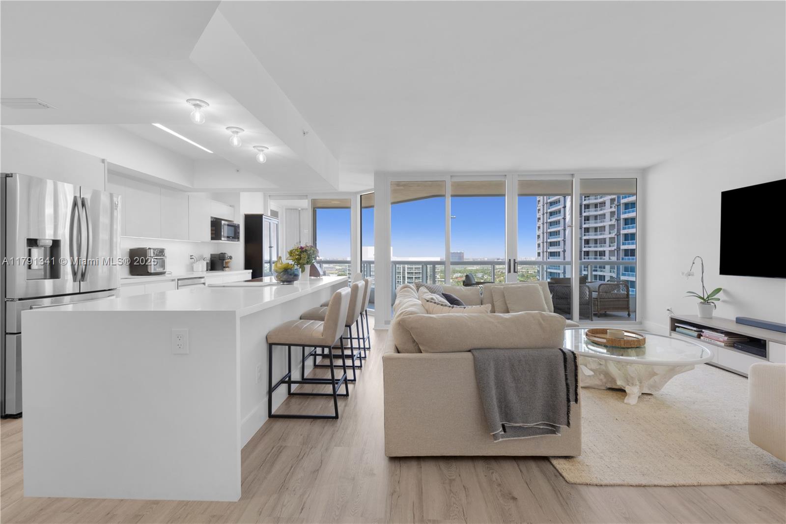 Rental Property at 21055 Yacht Club Dr 2203, Aventura, Miami-Dade County, Florida - Bedrooms: 3 
Bathrooms: 2  - $7,900 MO.