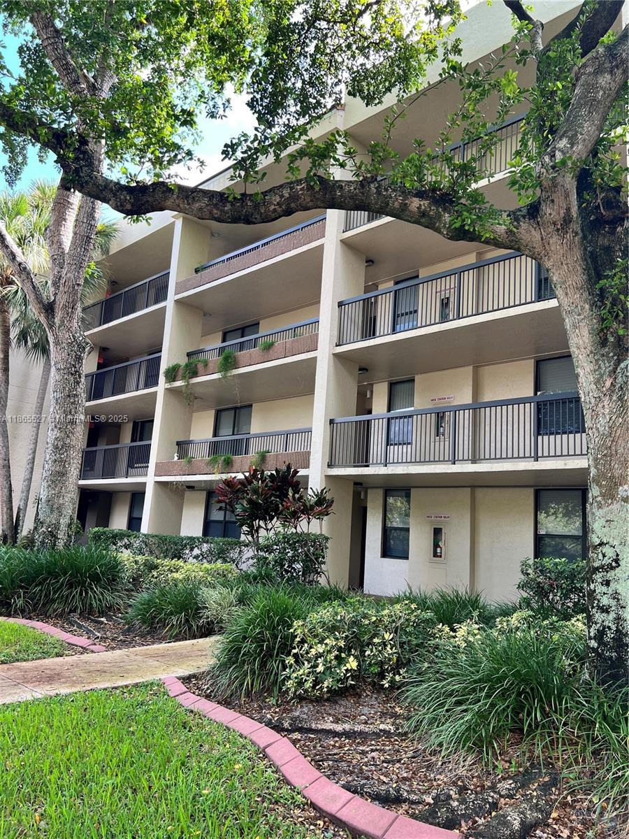 A MUST SEE !!!! Spacious 2/2 apartment in one of the most desirable communities! Rent includes water plus clubhouse amenities with a pool and gym. Conveniently located right across from Broward Mall, very close to the park to enjoy walks, schools, with easy access to I-595. Plenty of guest parking for you, family and friends. Easy to show—schedule your visit today! Pets are allowed with the ESA Certificate.