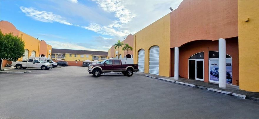 Warehouse for lease in Hialeah with office and bathroom, designed for teams that need a climate-controlled space minutes from I-75 and Palmetto (SR-826). The unit offers central A/C in both the warehouse and the office, thermal insulation, and an insulated roll-up door to help maintain temperature and reduce operating costs. Located in an established industrial park with quick access to Miami-Dade and Hialeah Gardens. Ideal for storage, light distribution, and e-commerce. Easy to show—schedule your tour today.