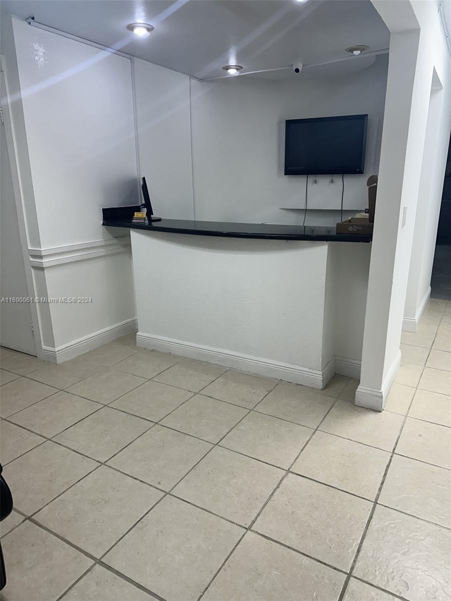 Opportunity available! Kendall wood area commercial condo near Tamiami Airport and 137th Avenue.