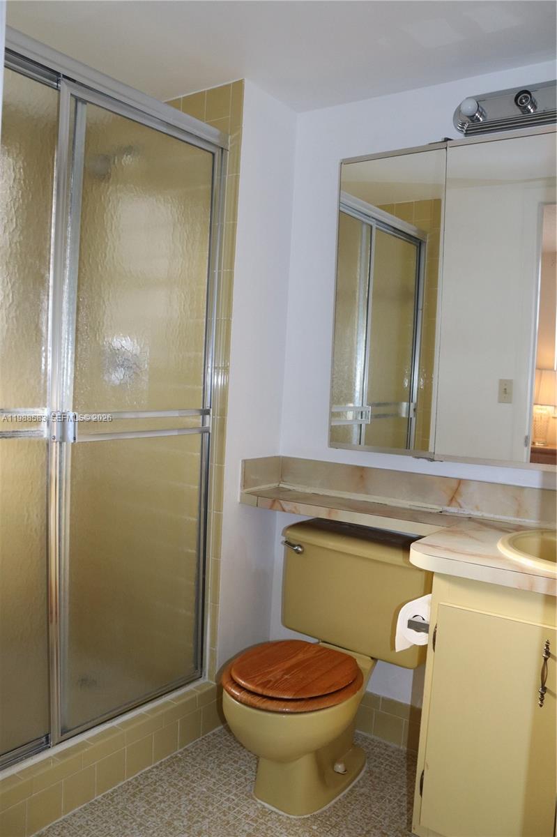 1 OF PALM SPRINGS 2 CONDO - Residential