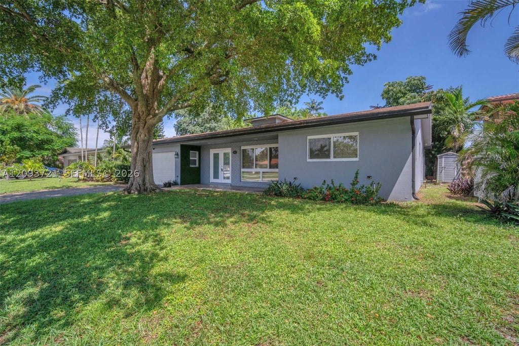Photo of 609 N 46th Ave, Hollywood, FL 33021 (MLS # A12093721)