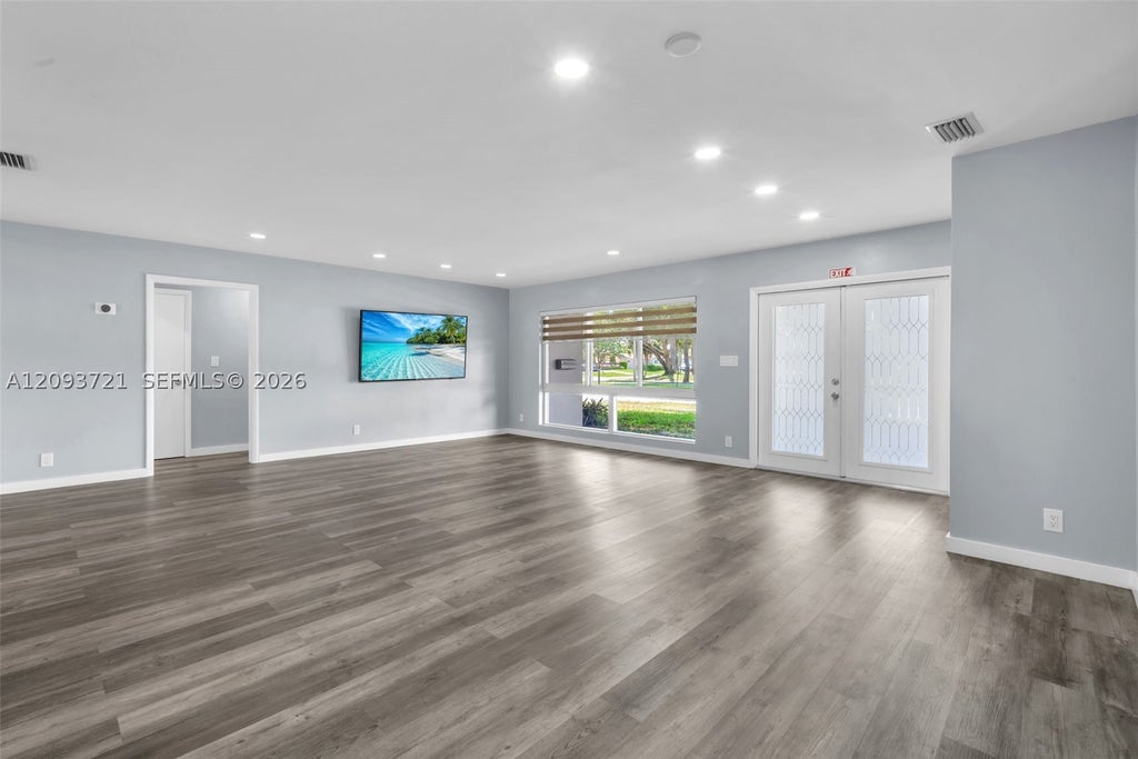 Photo of 609 N 46th Ave, Hollywood, FL 33021 (MLS # A12093721)