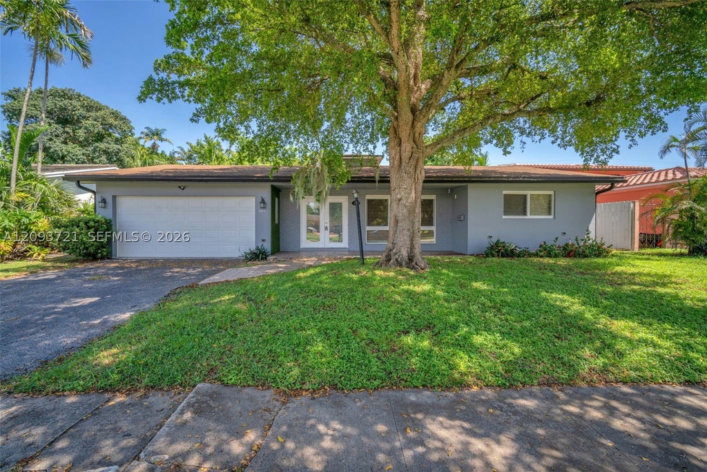 Photo of 609 N 46th Ave, Hollywood, FL 33021 (MLS # A12093721)