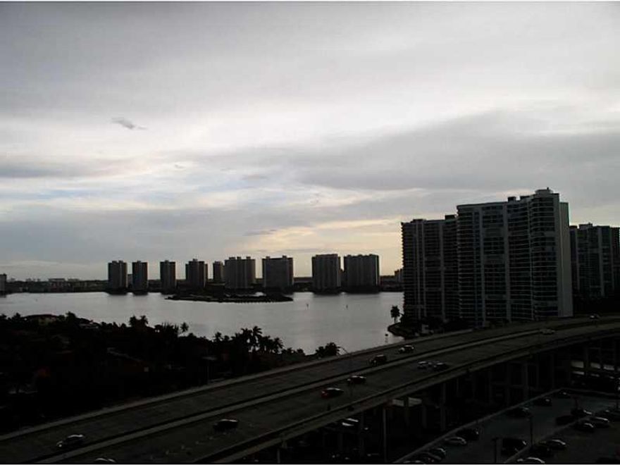 Great Spacious and COZY apartment,fully furnished and tastefully decorated.Amazing intracoastal and cityviews.