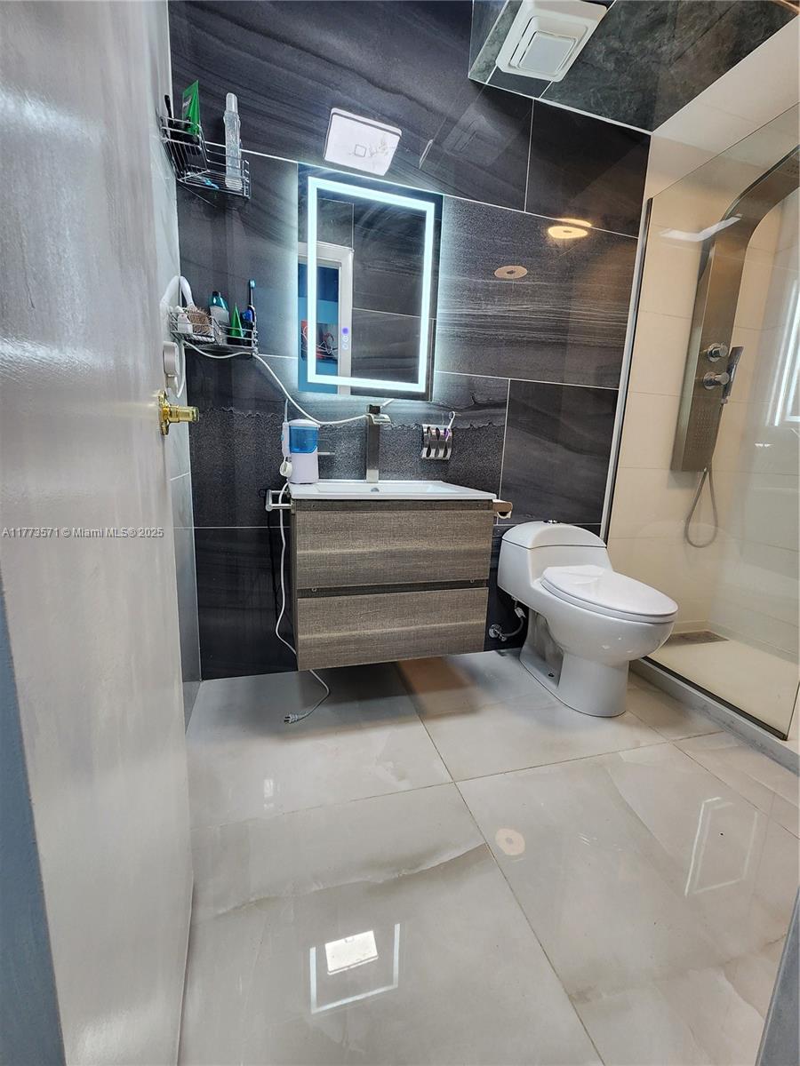 THREE HORIZONS EAST CONDO - Residential