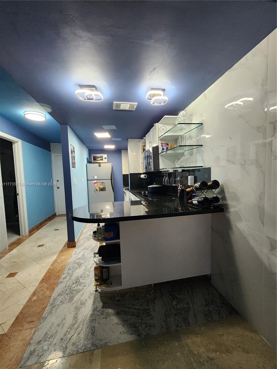 THREE HORIZONS EAST CONDO - Residential