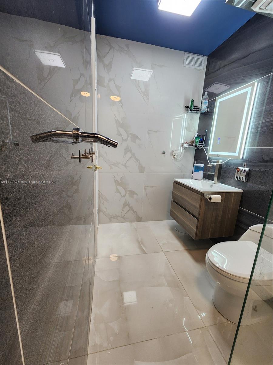 THREE HORIZONS EAST CONDO - Residential