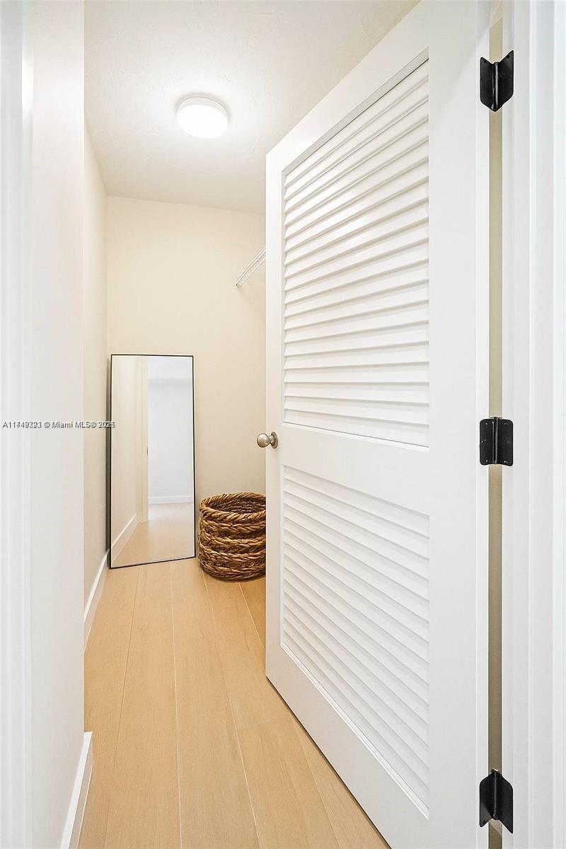 10185 Collins Ave 323