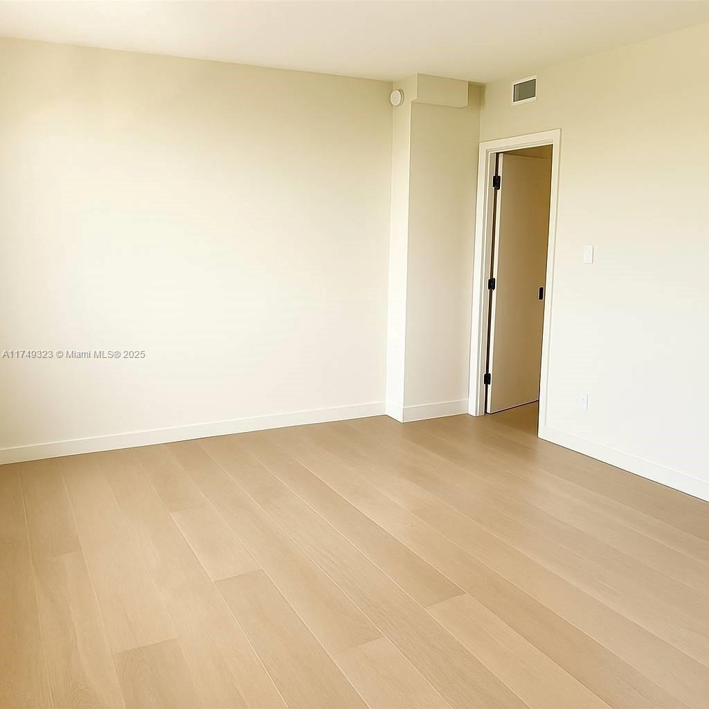 10185 Collins Ave 323