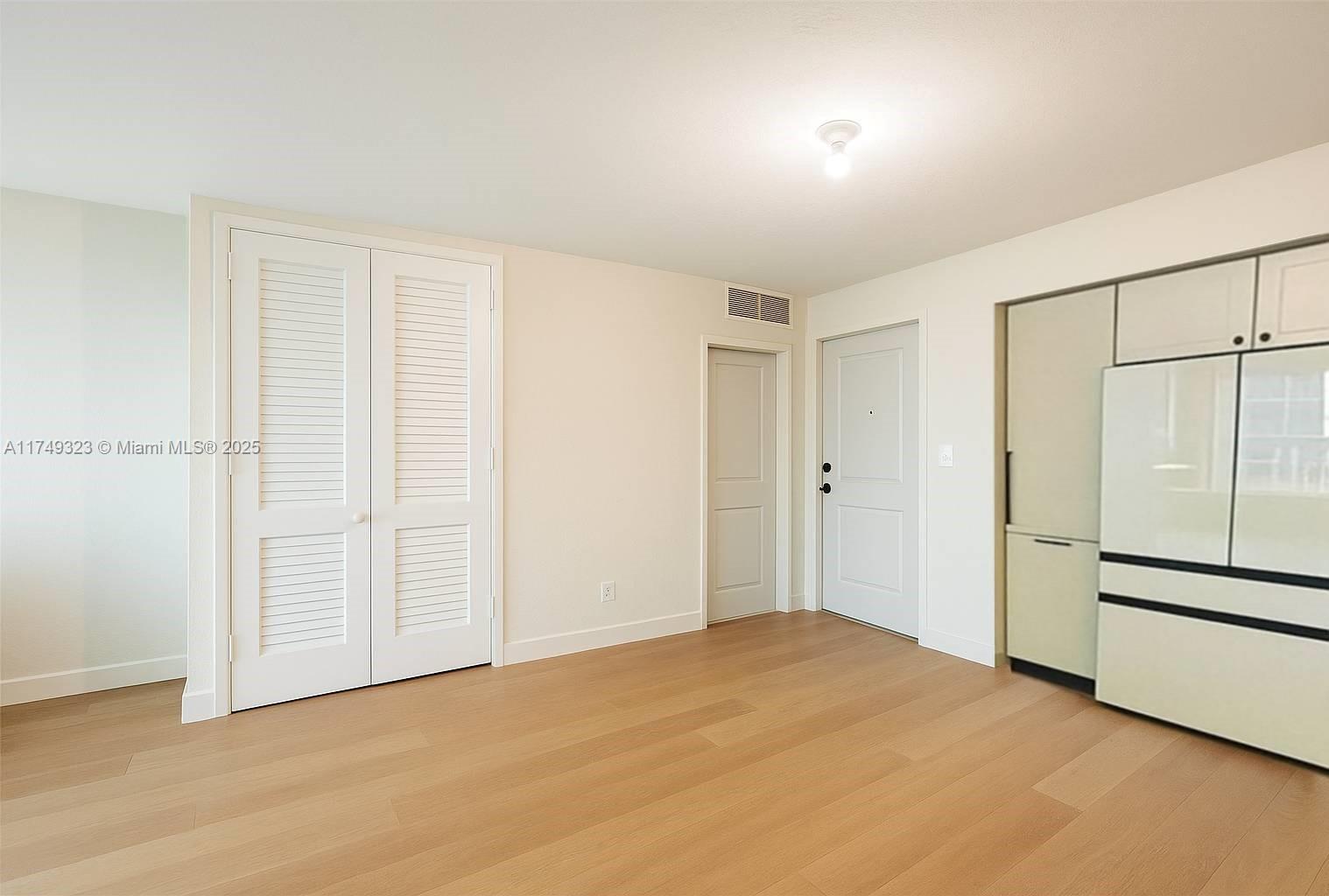 10185 Collins Ave 323