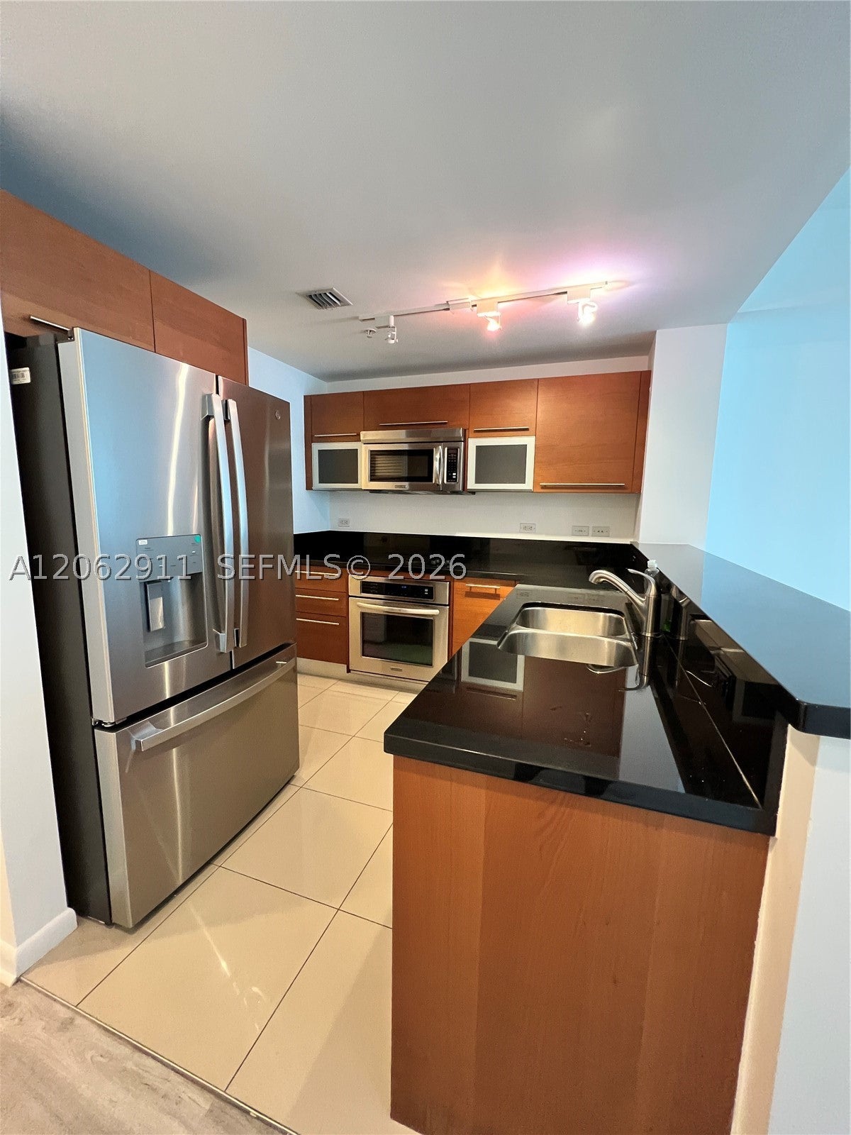 244 Biscayne Blvd 2609