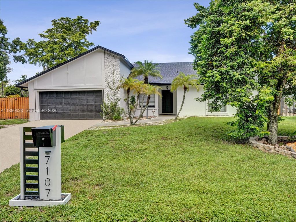 Photo of 7107 NW 39th St, Coral Springs, FL 33065 (MLS # A11880638)