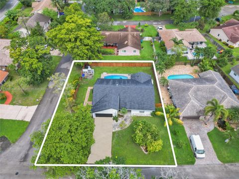 Photo of 7107 NW 39th St, Coral Springs, FL 33065 (MLS # A11880638)