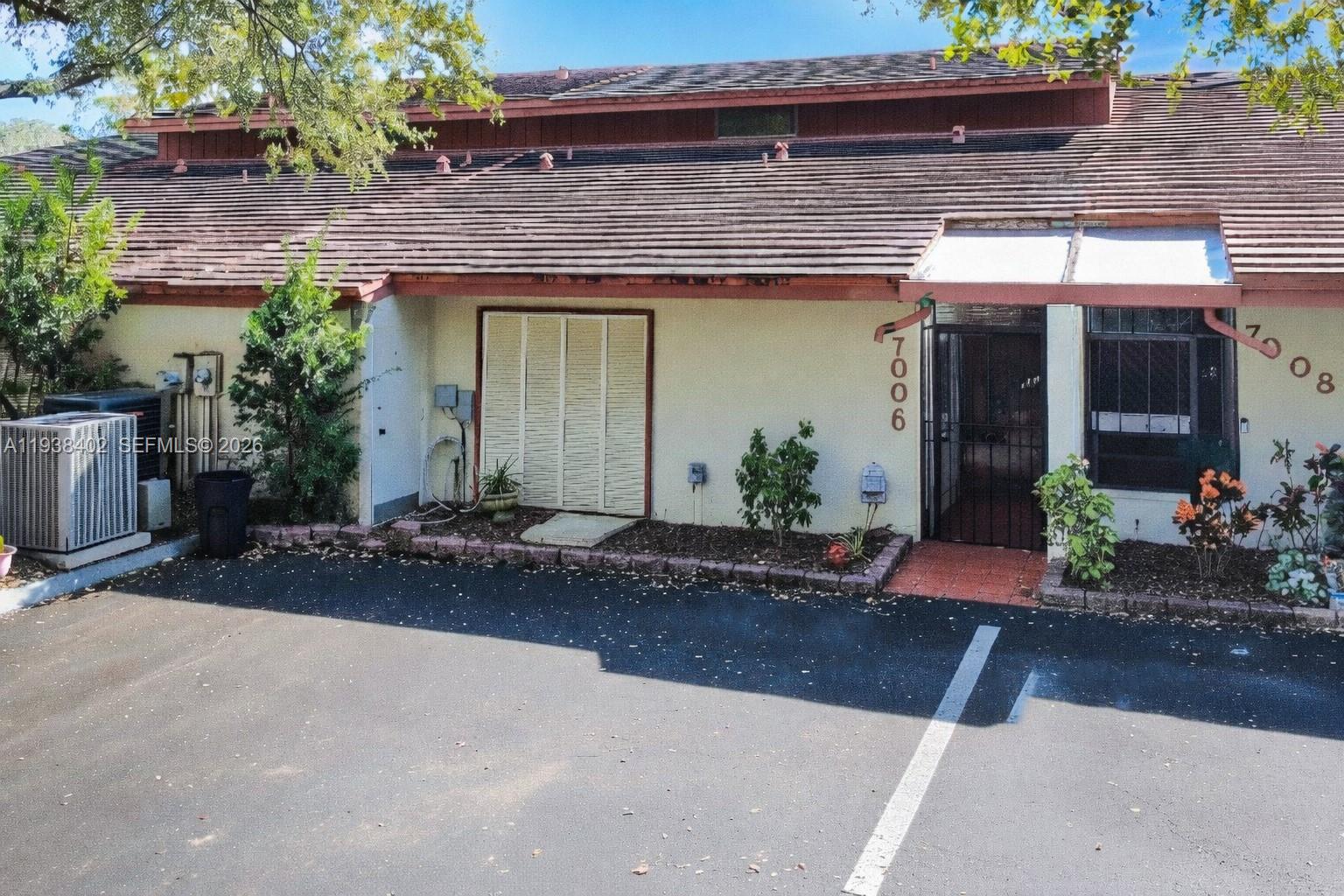 7006 N Loch Isle Dr N