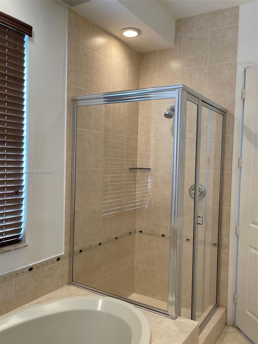 VILLA FLORA CONDO - Residential