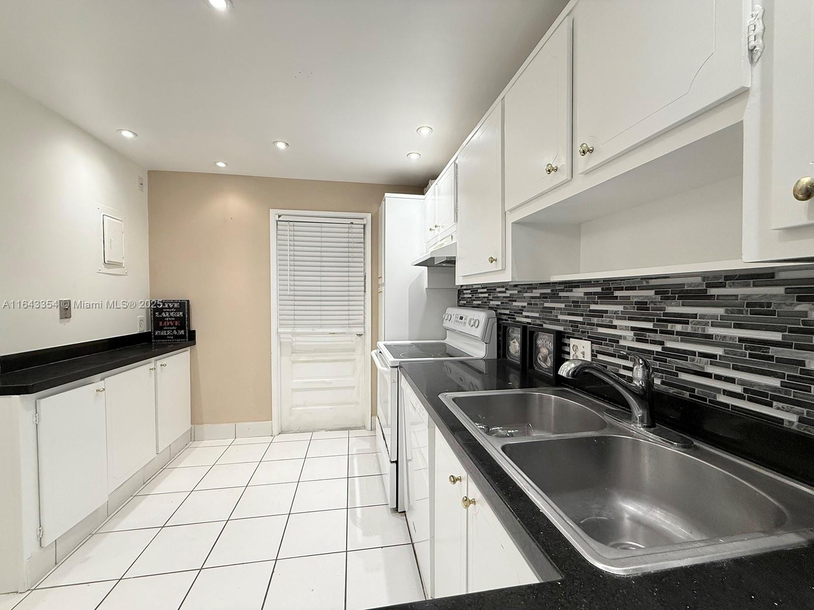 palm aire country club - Residential