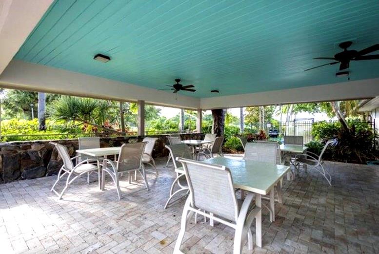 palm aire country club - Residential
