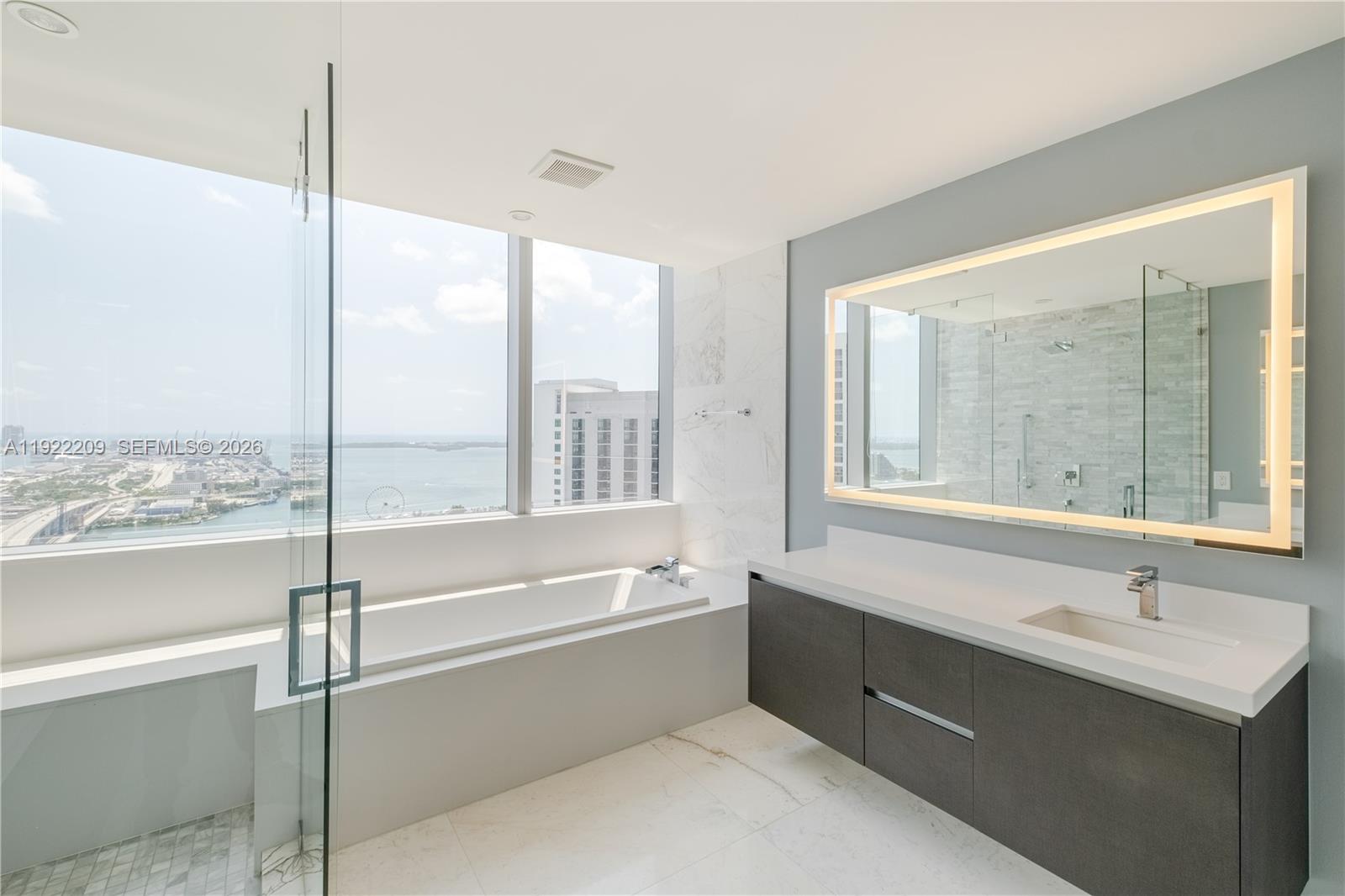 PARAMOUNT MIAMI WORLDCENTE - Residential