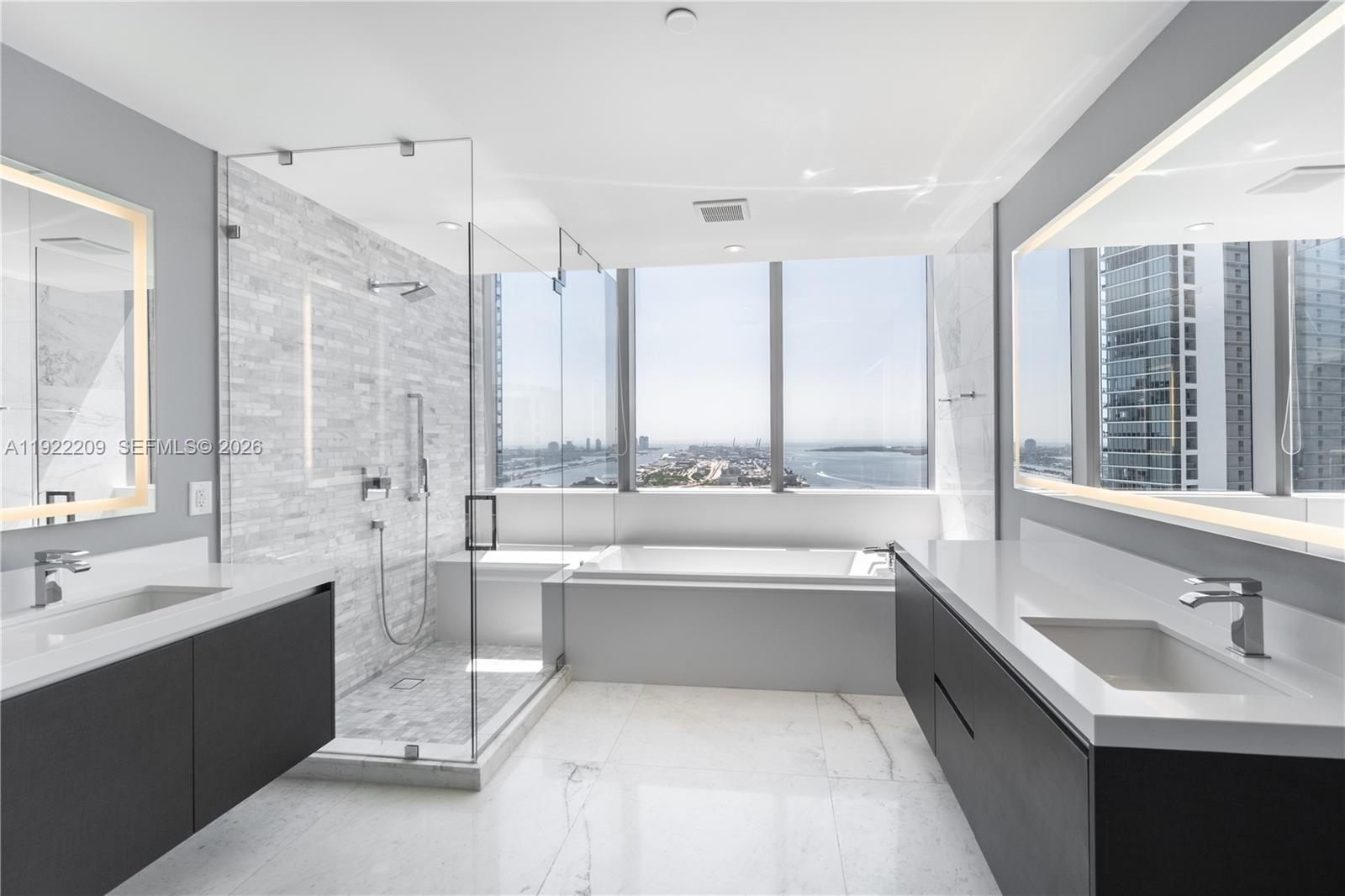 PARAMOUNT MIAMI WORLDCENTE - Residential