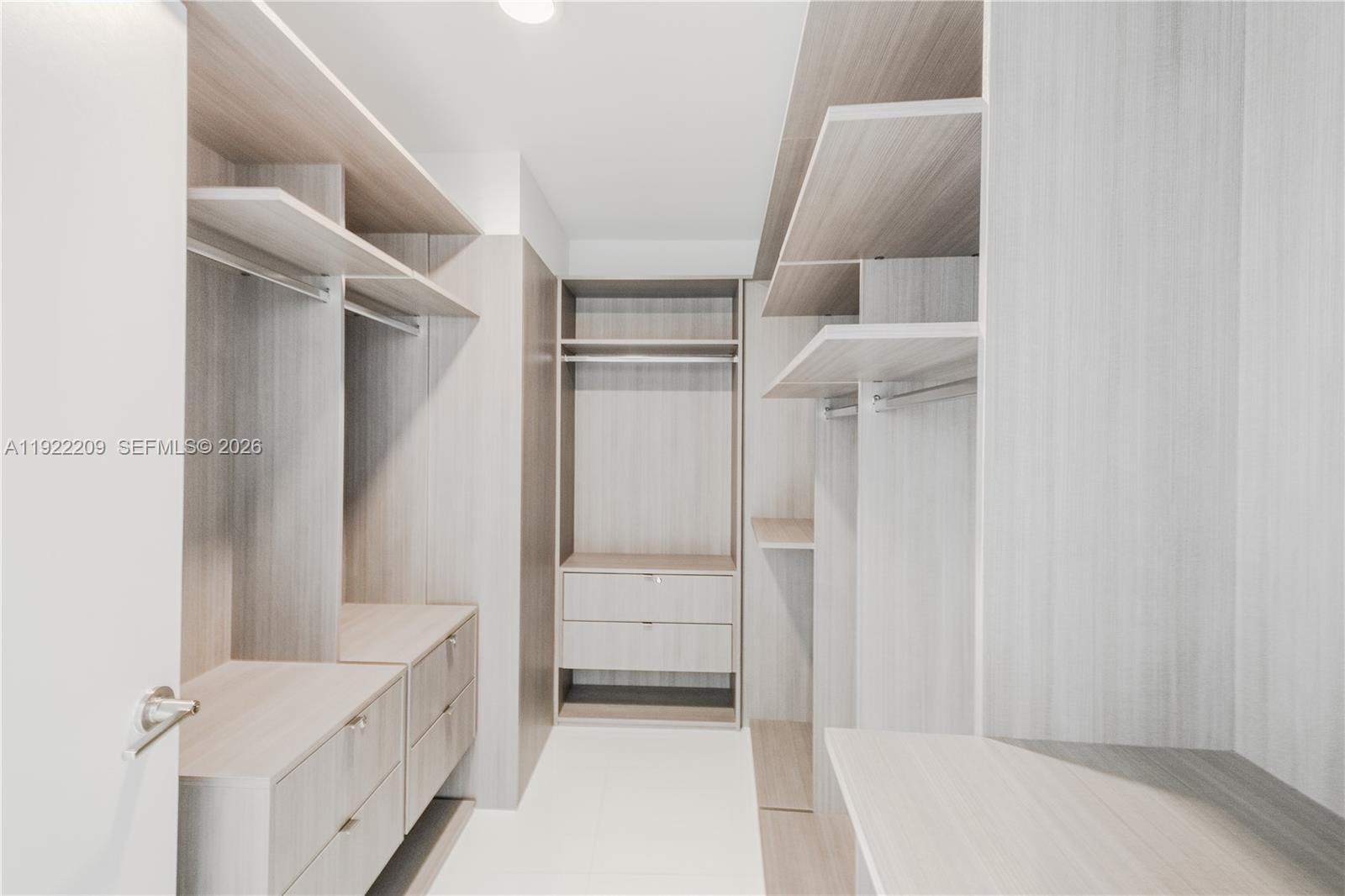 PARAMOUNT MIAMI WORLDCENTE - Residential