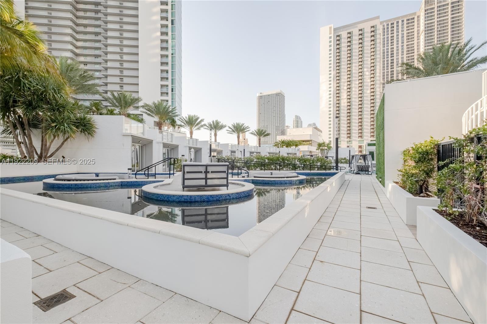 PARAMOUNT MIAMI WORLDCENTE - Residential