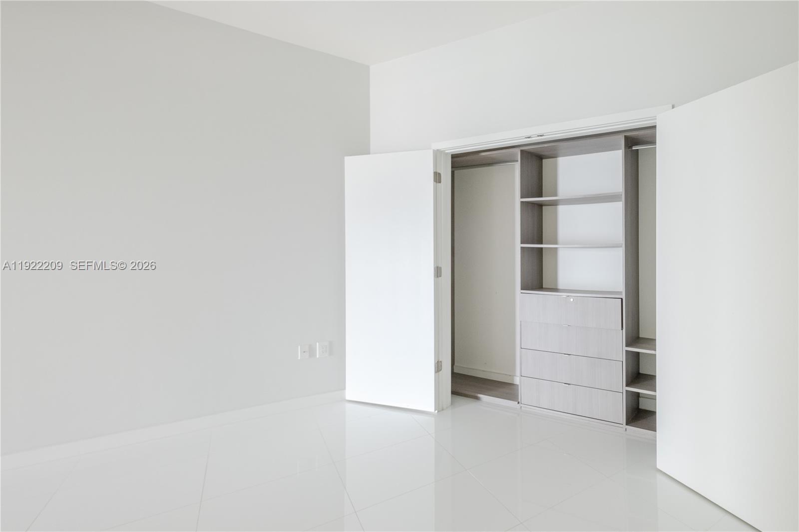 PARAMOUNT MIAMI WORLDCENTE - Residential