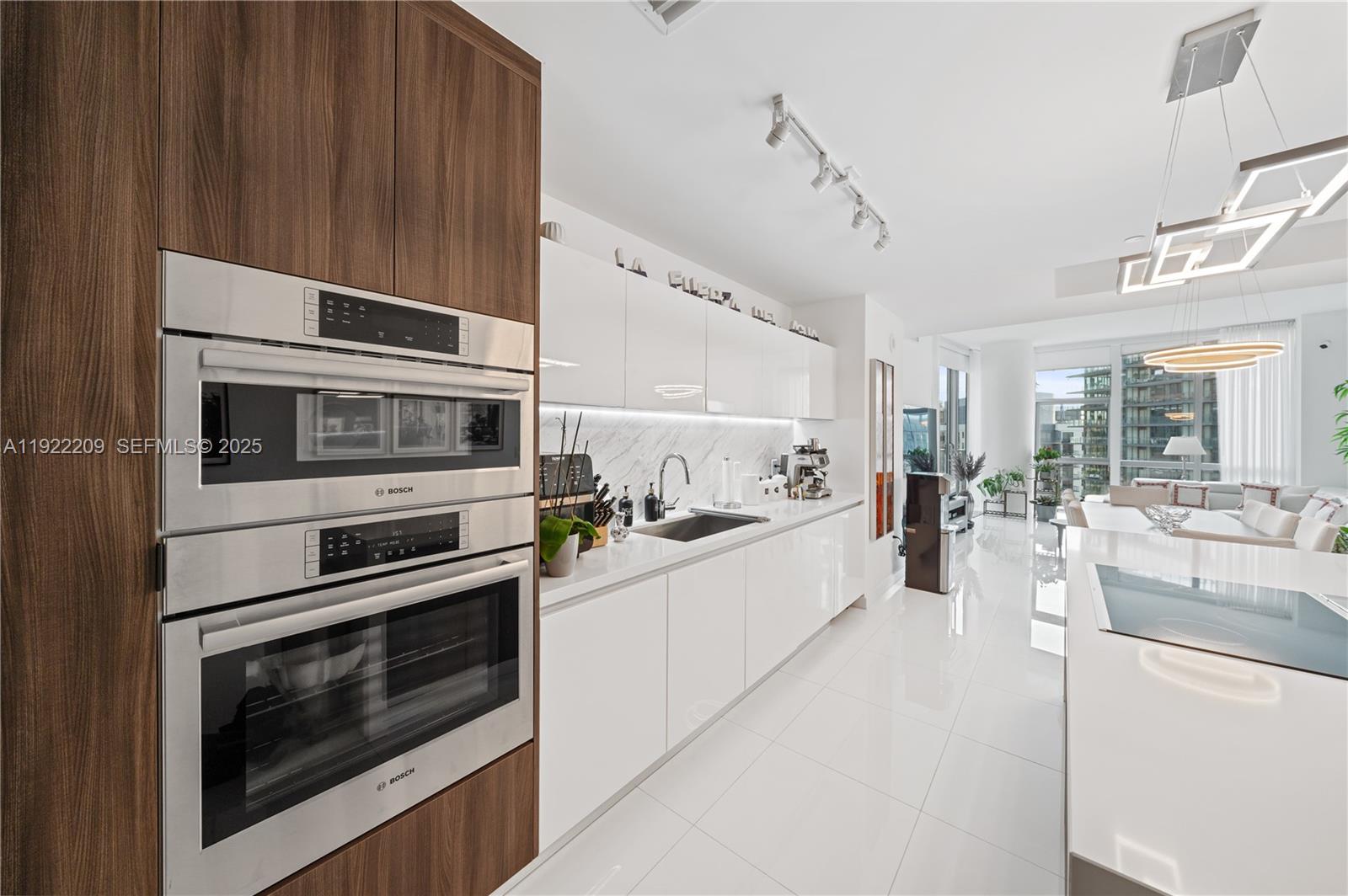 PARAMOUNT MIAMI WORLDCENTE - Residential