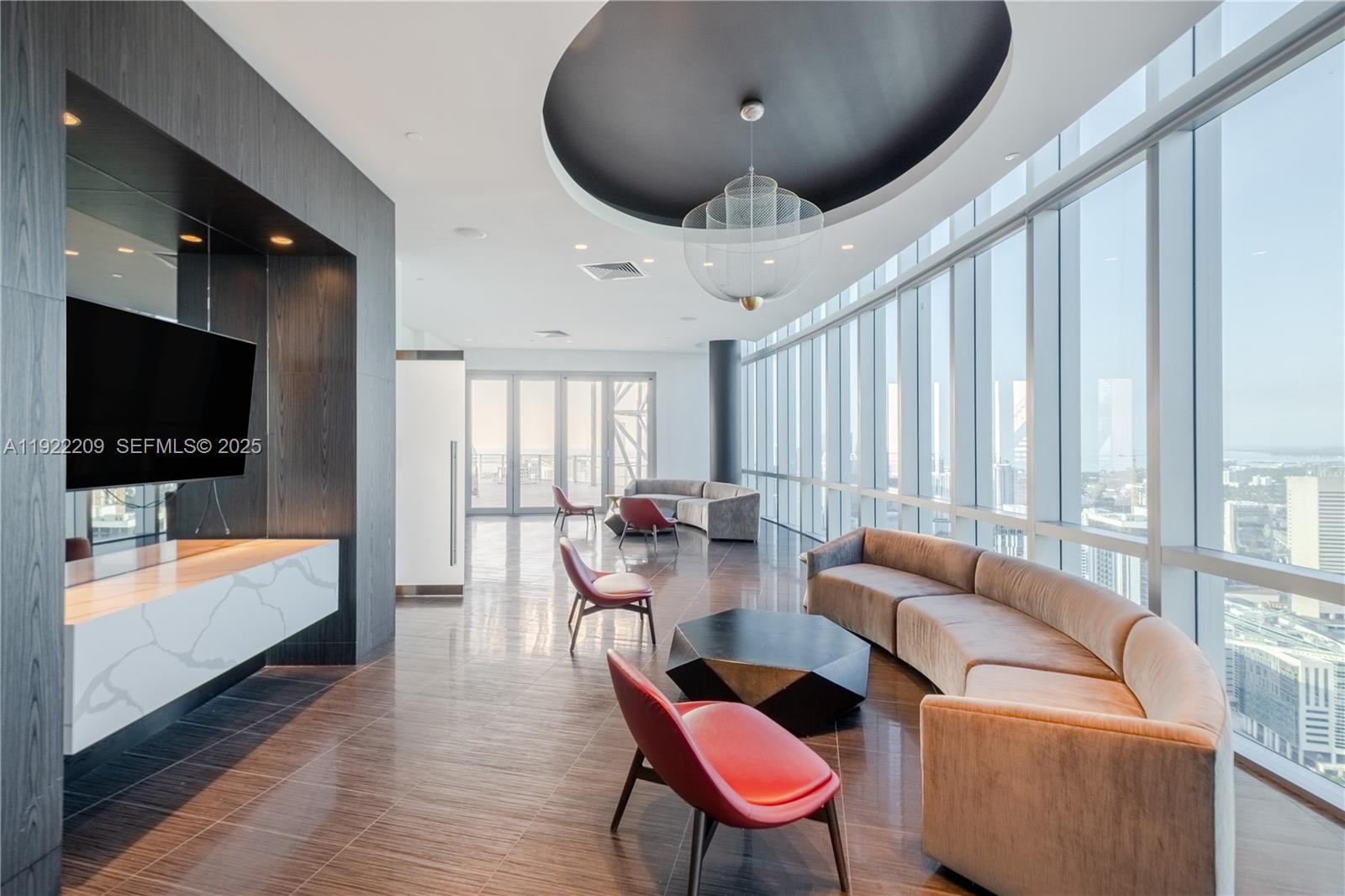 PARAMOUNT MIAMI WORLDCENTE - Residential