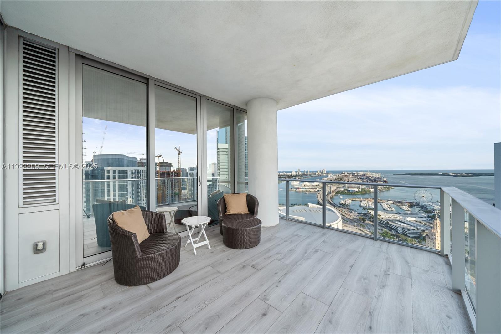 PARAMOUNT MIAMI WORLDCENTE - Residential