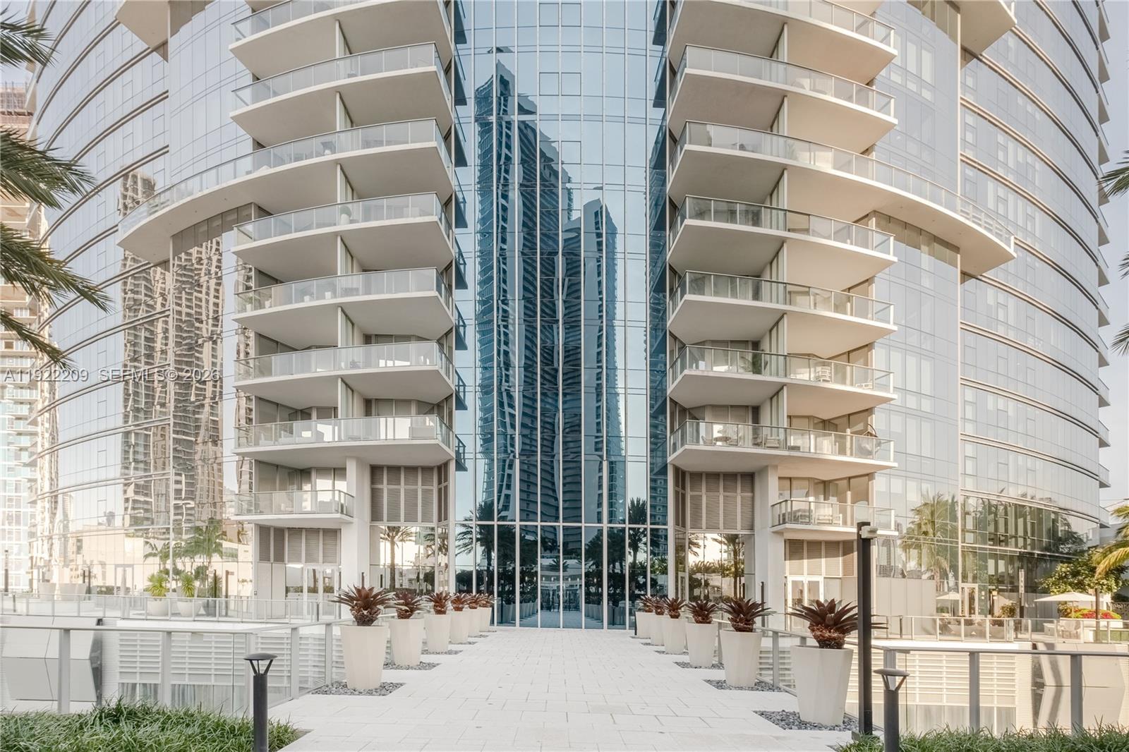 PARAMOUNT MIAMI WORLDCENTE - Residential