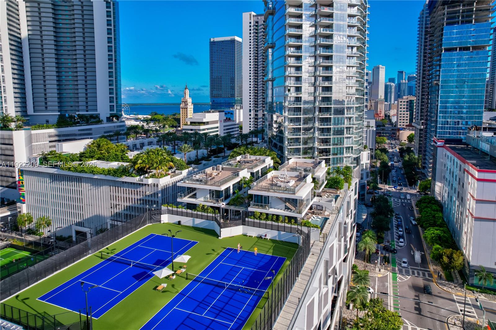 PARAMOUNT MIAMI WORLDCENTE - Residential