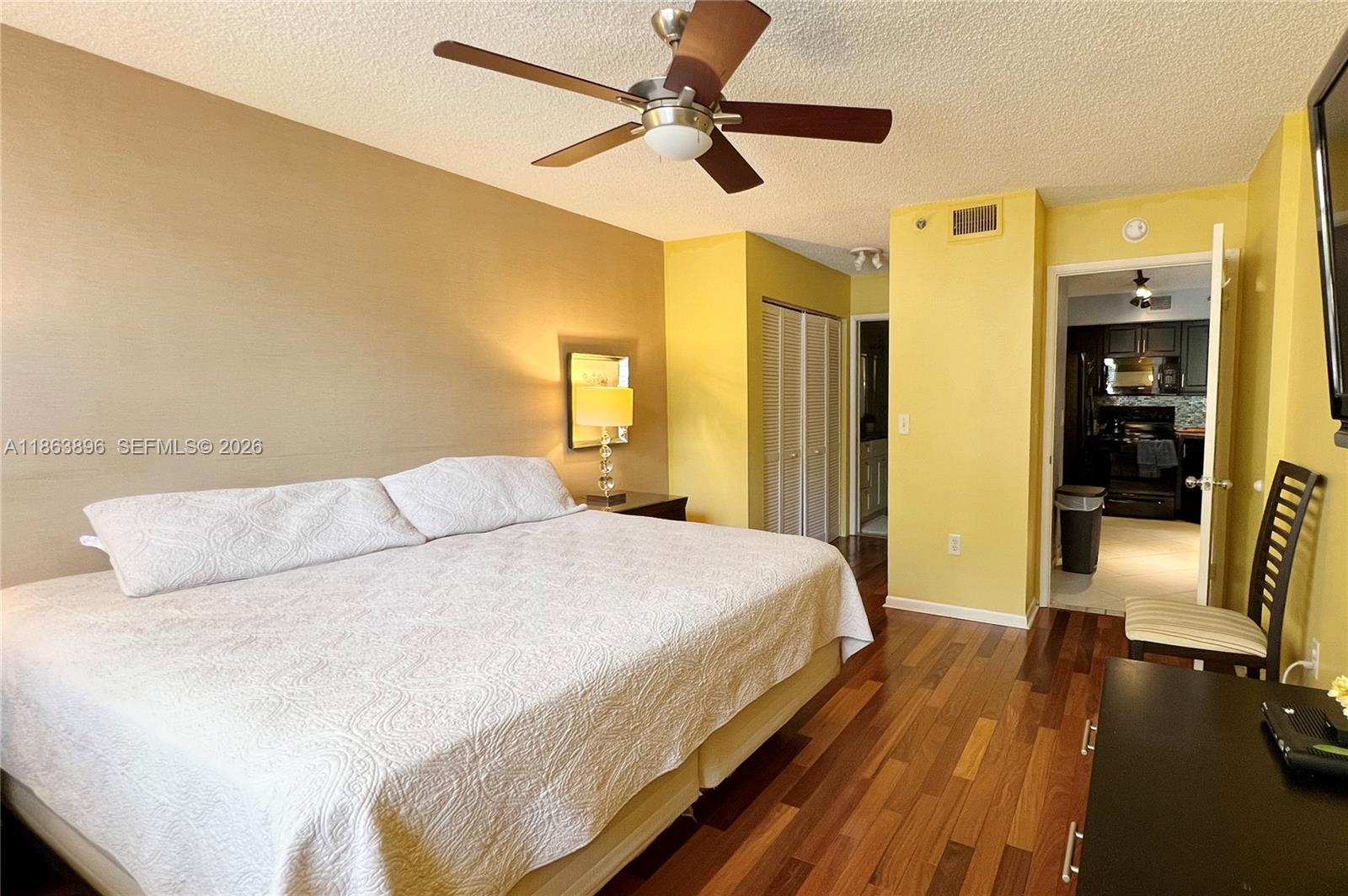 THE YACHT CLUB AT AVENTURA - Residential