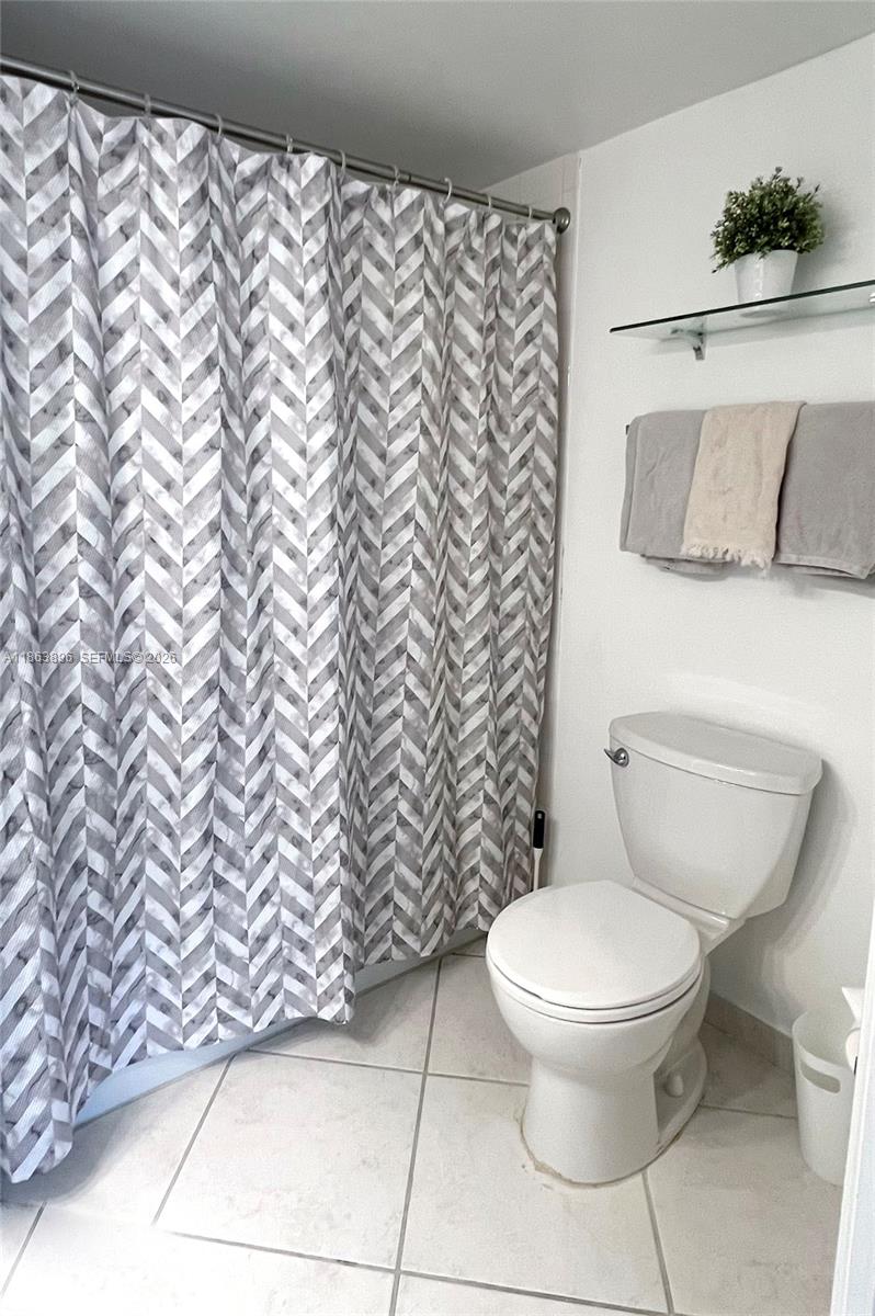 THE YACHT CLUB AT AVENTURA - Residential