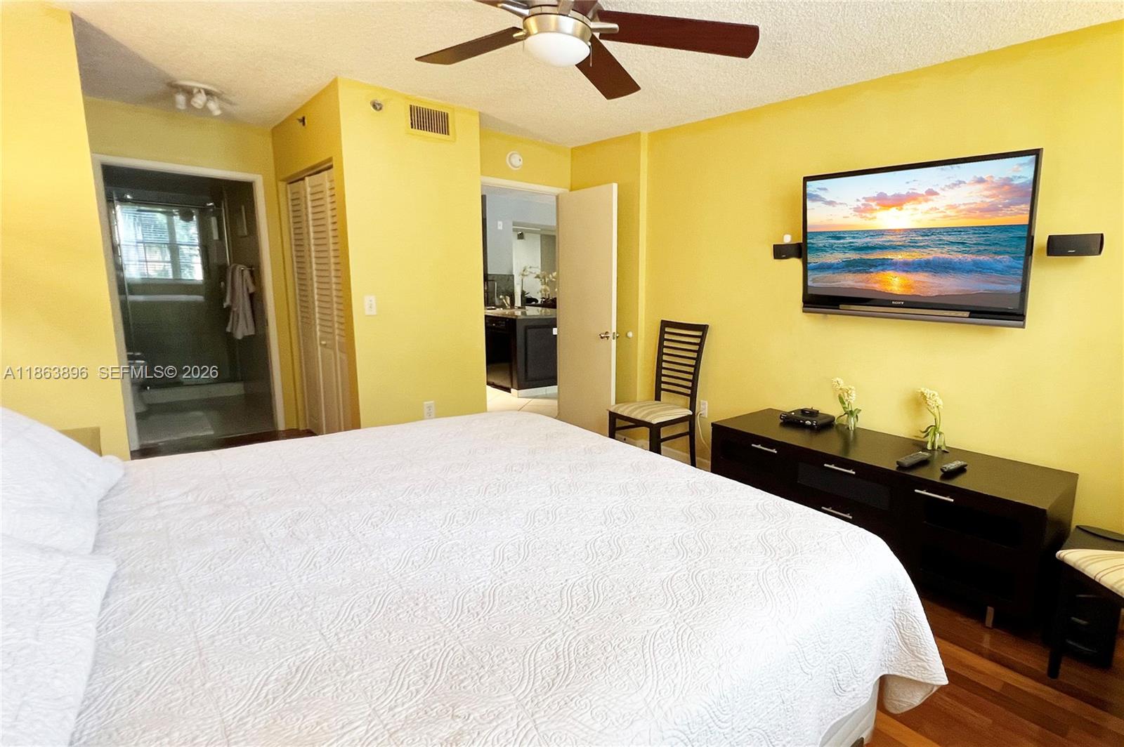 THE YACHT CLUB AT AVENTURA - Residential