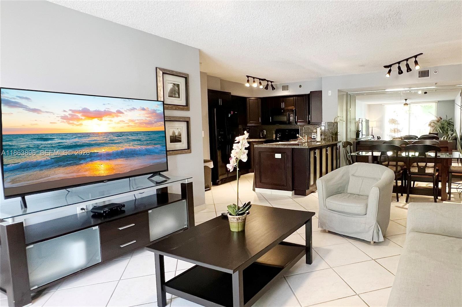 19555 E Country Club Dr 8305