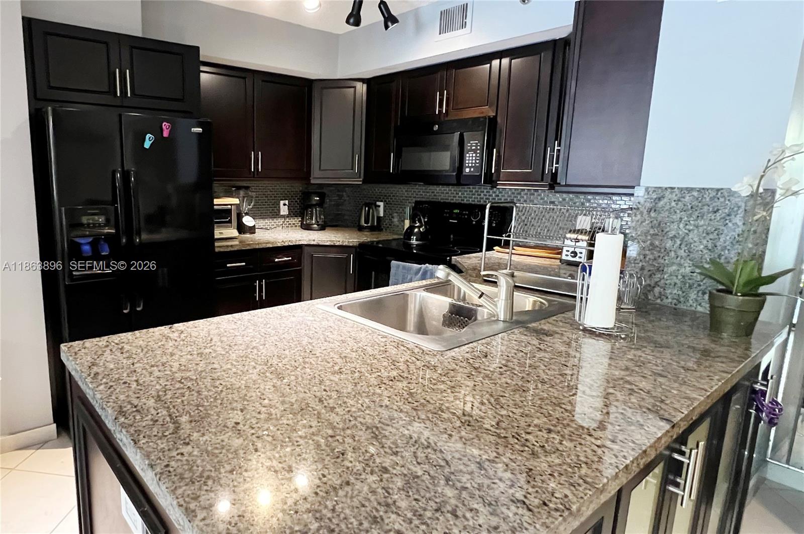 19555 E Country Club Dr 8305