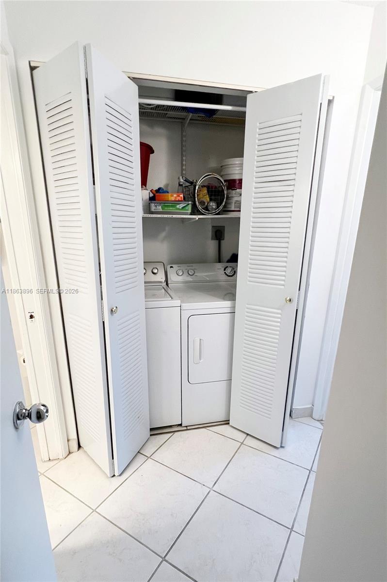 THE YACHT CLUB AT AVENTURA - Residential