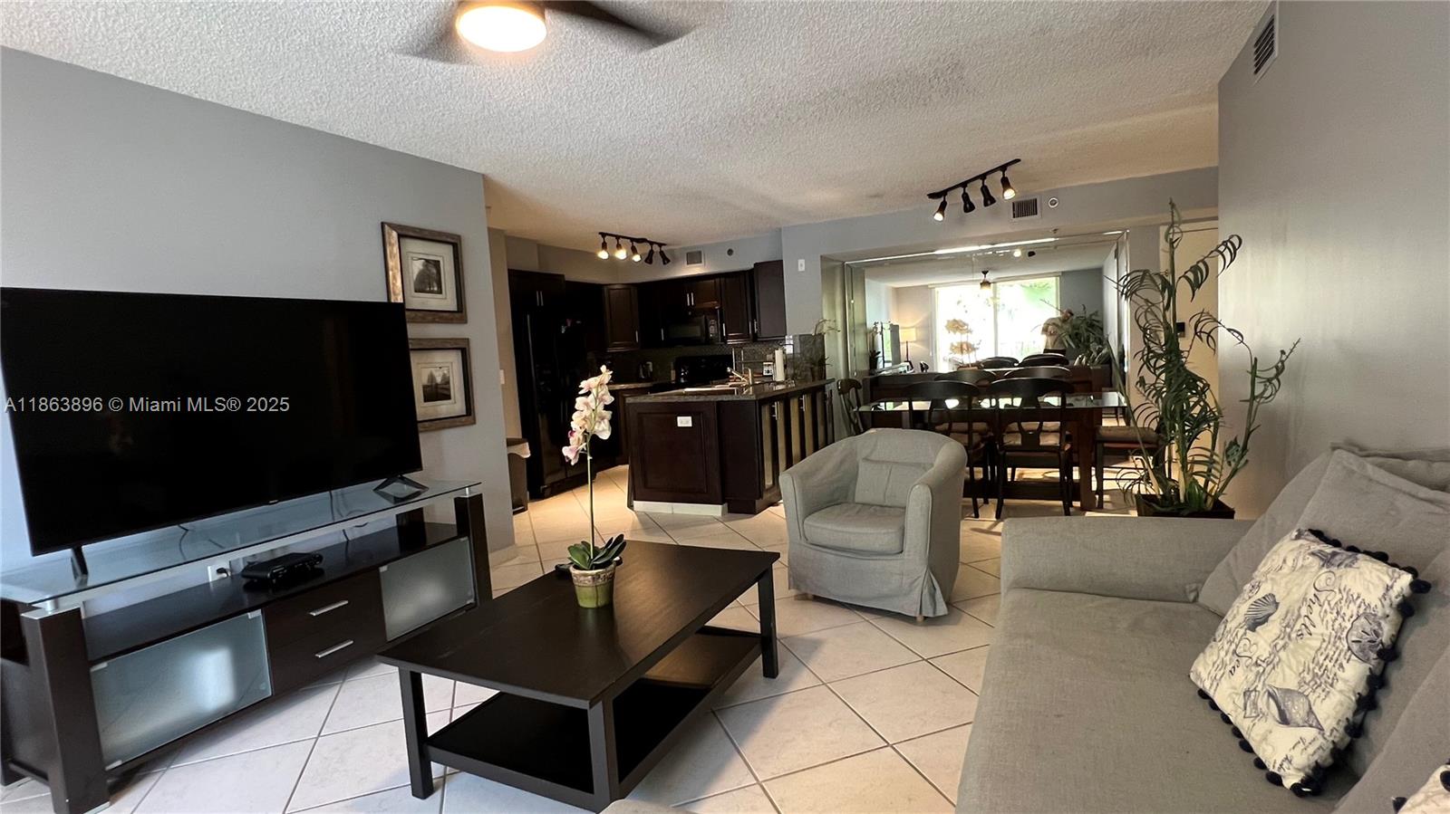 19555 E Country Club Dr 8305