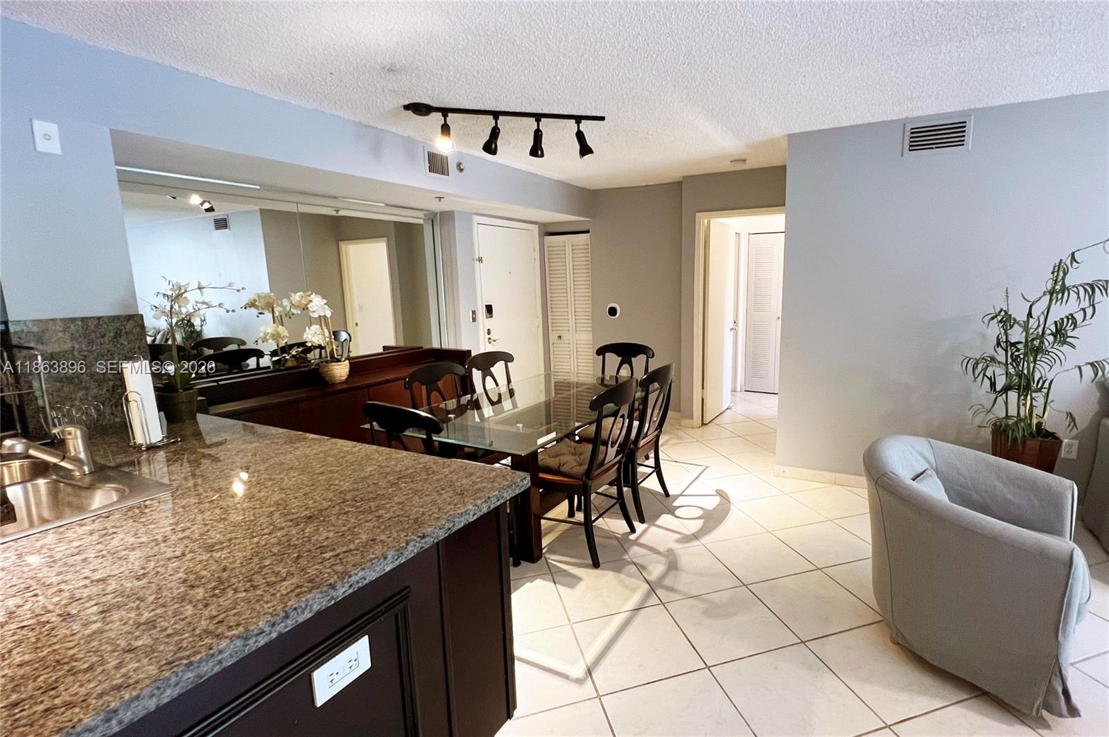 19555 E Country Club Dr 8305