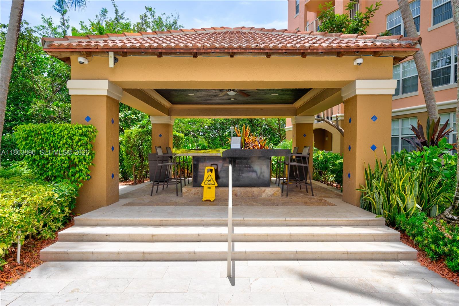 THE YACHT CLUB AT AVENTURA - Residential